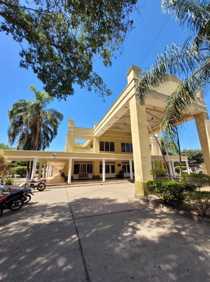 Hotel Portico Norte Tartagal Екстериор снимка
